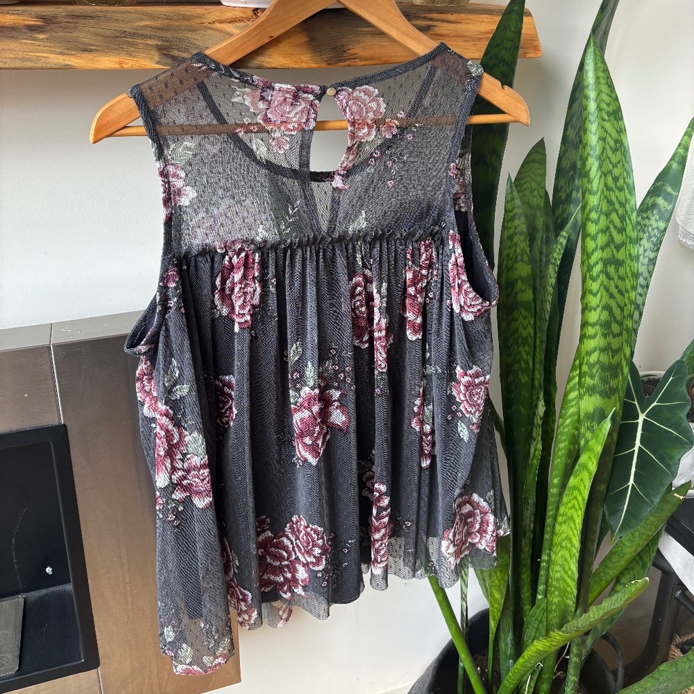 Torrid 00 Floral Sleeveless Blouse